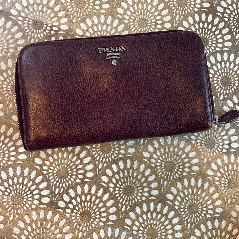 8611 Prada Vitello Grain Zip